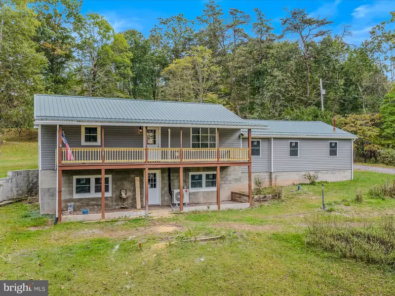 3939 VIRGINIA LINE RD, Berkeley Springs, WV 25411