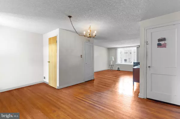 Philadelphia, PA 19149,2048 MCKINLEY ST