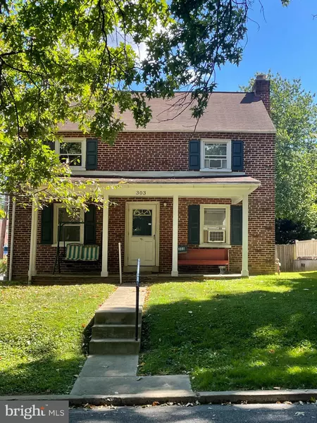 303 PERRY AVE, Lancaster, PA 17603