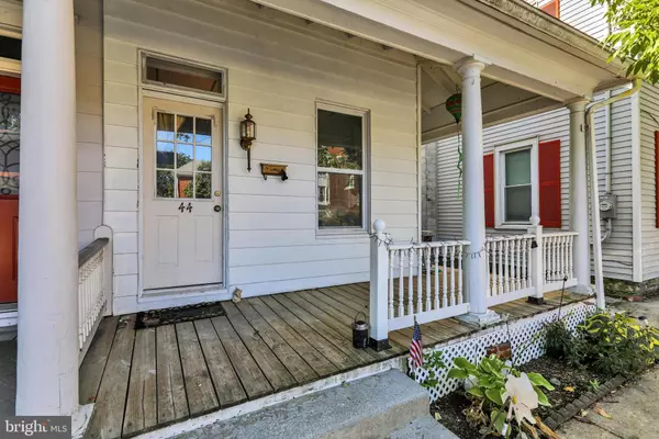 Lititz, PA 17543,44 E CENTER ST