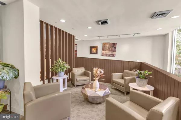 Takoma Park, MD 20912,7333 NEW HAMPSHIRE AVE #202