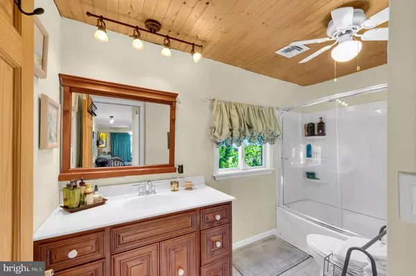 Little Egg Harbor Twp, NJ 08087,19 W NAVASINK DR