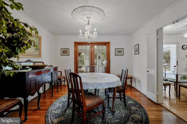 Vienna, VA 22182,1811 SAINT ROMAN DR