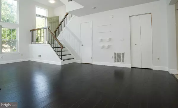 Fairfax, VA 22033,3335 OAKSHADE CT