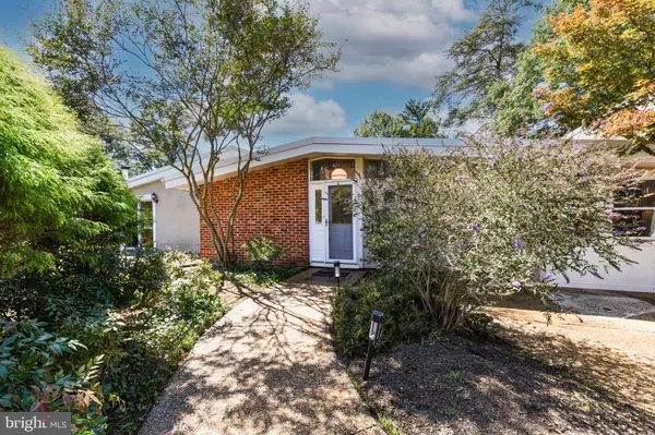 Falls Church, VA 22042,2914 MEADOW VIEW RD