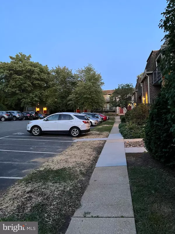 Wallingford, PA 19086,374-B SAYBROOK LN #B