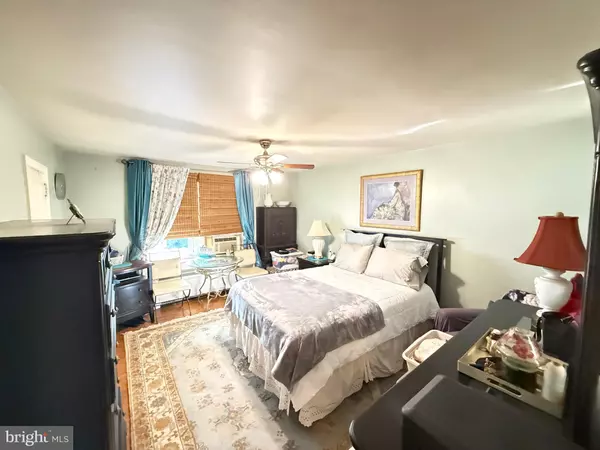 Philadelphia, PA 19120,6127 N 8TH ST