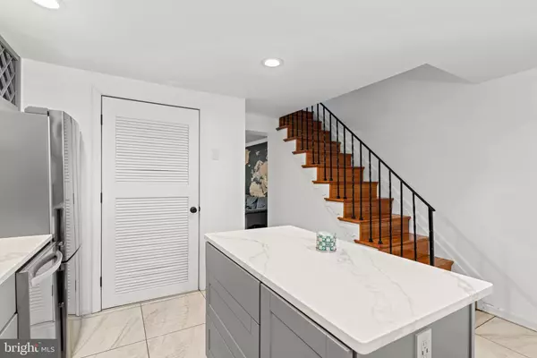 Hyattsville, MD 20781,1854 DUTCH VILLAGE ##R270