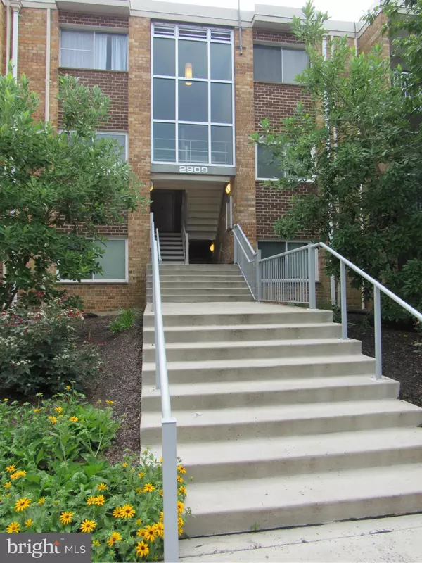 Falls Church, VA 22042,2909 CHARING CROSS RD #14