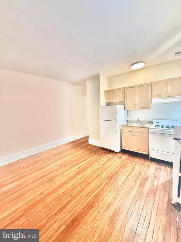 Alexandria, VA 22314,911 PRINCE ST #4