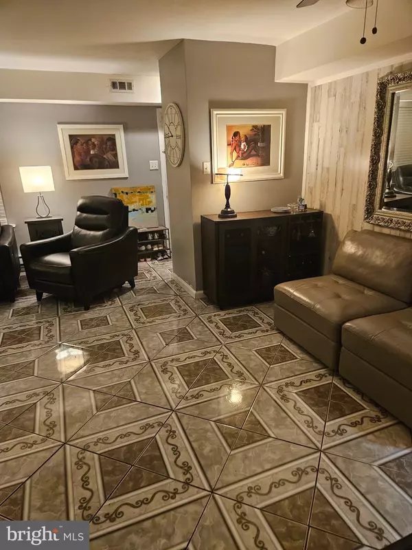 Clementon, NJ 08021,11 DOVER CT