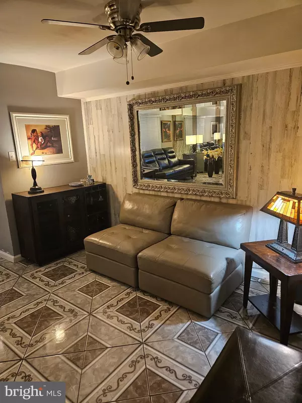 Clementon, NJ 08021,11 DOVER CT