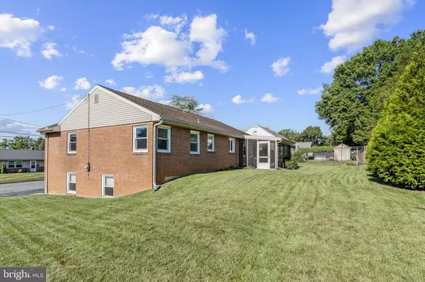 Akron, PA 17501,31 SPRINGCREST DR