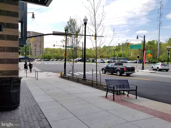 Arlington, VA 22204,989 S BUCHANAN ST #320