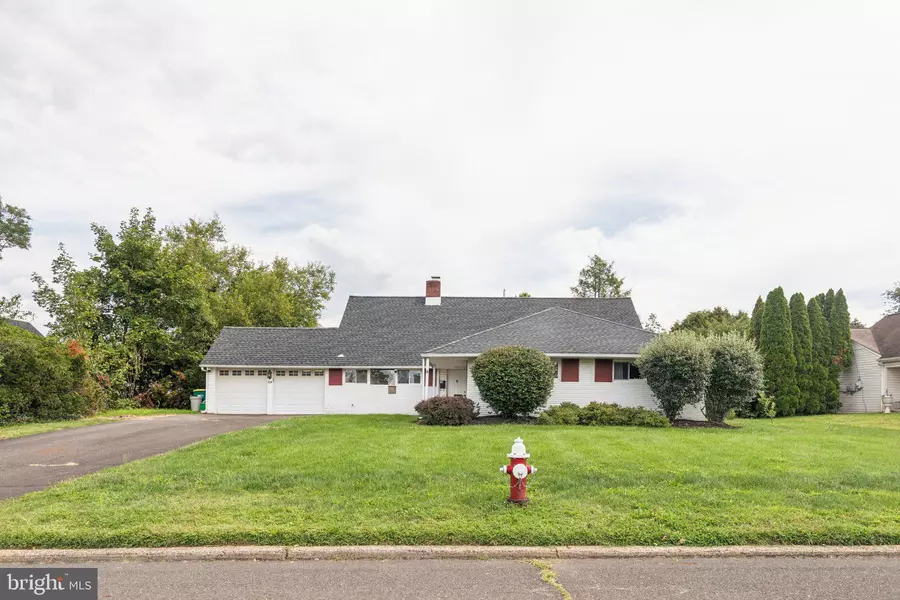 28 RUST HILL RD, Levittown, PA 19056