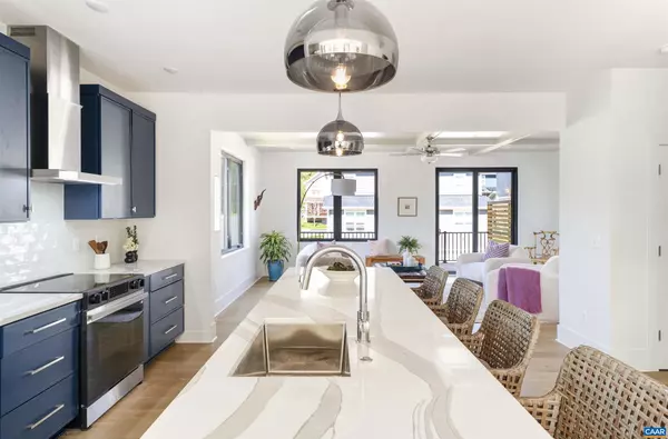 Charlottesville, VA 22902,983 5TH ST SW