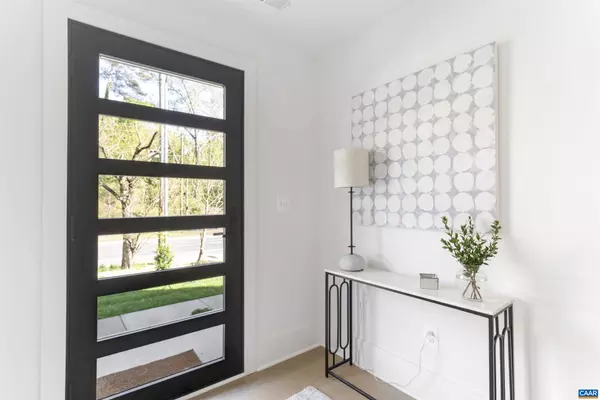 Charlottesville, VA 22902,983 5TH ST SW