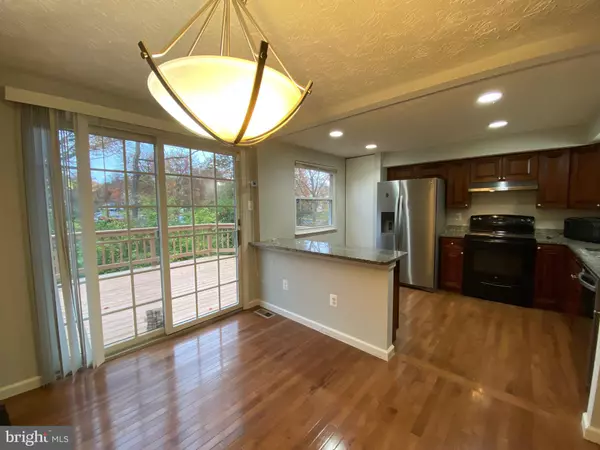Vienna, VA 22181,9908 OAKDALE WOODS CT