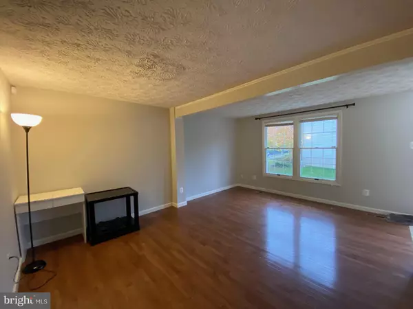 Vienna, VA 22181,9908 OAKDALE WOODS CT