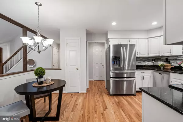 Fairfax Station, VA 22039,7921 OAK HOLLOW LN