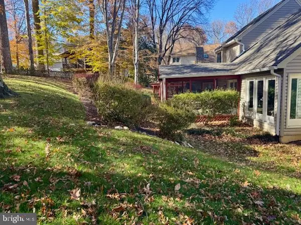 Fairfax Station, VA 22039,7921 OAK HOLLOW LN