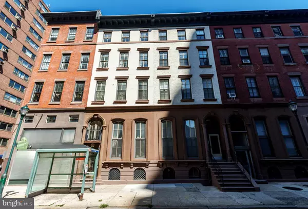 Philadelphia, PA 19103,2049 WALNUT ST #1R