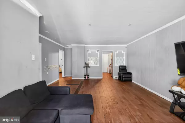 Landover, MD 20785,7805 OXMAN RD