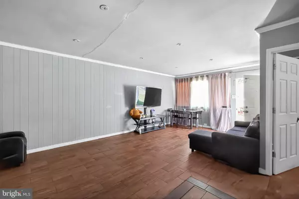 Landover, MD 20785,7805 OXMAN RD