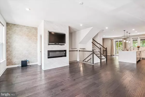 Fairfax, VA 22031,9267 WOOD VIOLET CT