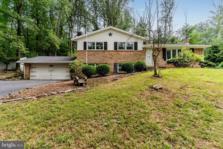 1327 HORICK DR, Boiling Springs, PA 17007