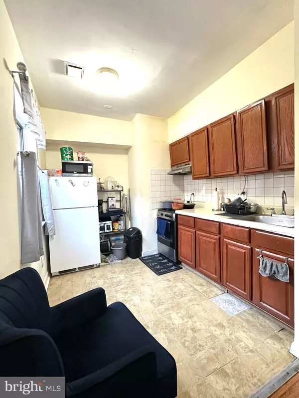 Philadelphia, PA 19120,5832 N MASCHER ST