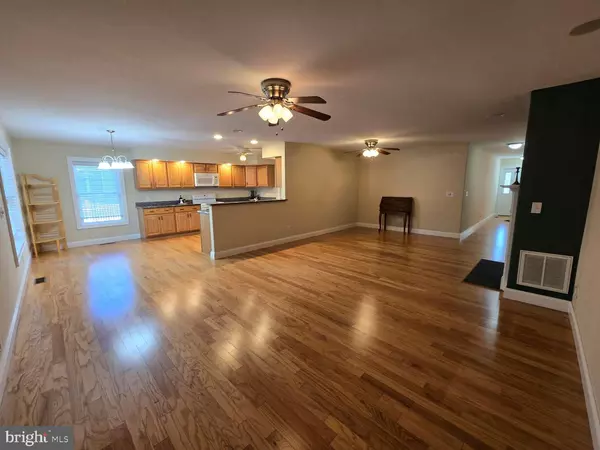 Blades, DE 19973,404 SUMMIT DR