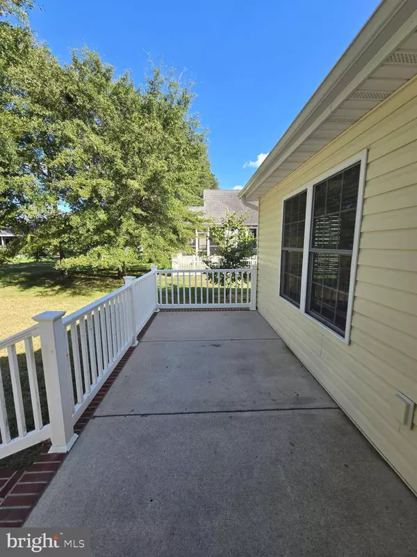 Blades, DE 19973,404 SUMMIT DR