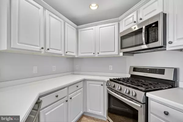 Arlington, VA 22201,1050 N STUART ST #701