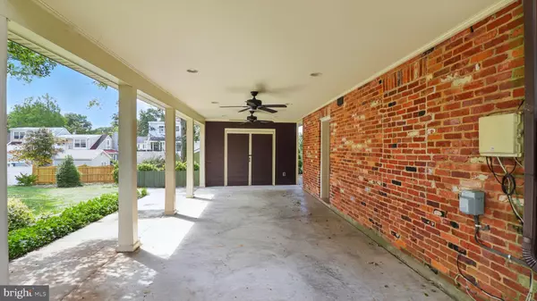 Alexandria, VA 22308,913 CROTON DR