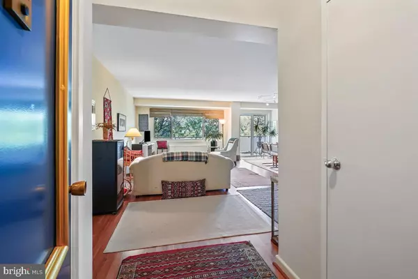 Washington, DC 20016,4201 CATHEDRAL AVE NW #913W