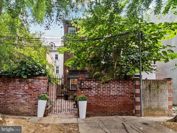 Philadelphia, PA 19107,321 S FAWN ST