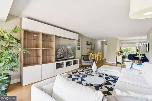 1300 ARMY NAVY DR #514, Arlington, VA 22202