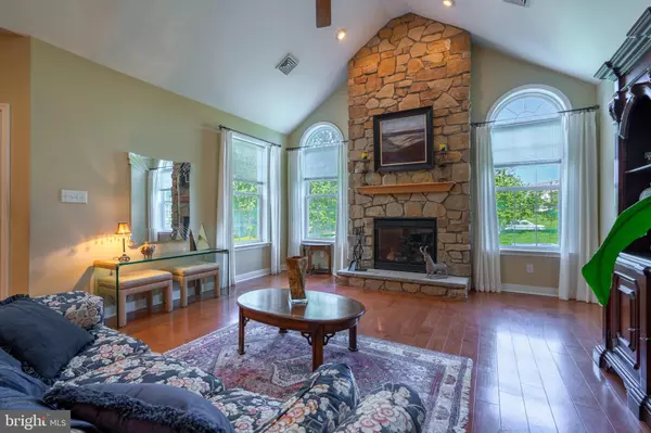 Pennsburg, PA 18073,1127 BURGUNDY CIR