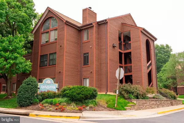 2820 LEE OAKS PLACE #302, Falls Church, VA 22046