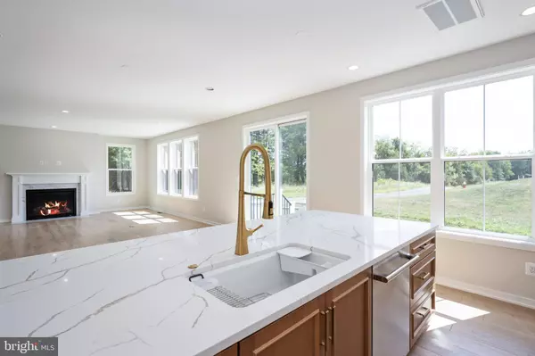 Aldie, VA 20105,41697 CAREFREE CT