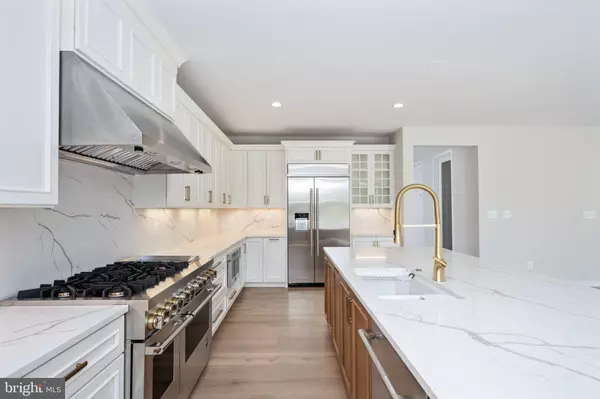 Aldie, VA 20105,41697 CAREFREE CT