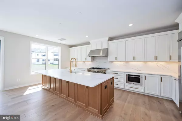 Aldie, VA 20105,41697 CAREFREE CT