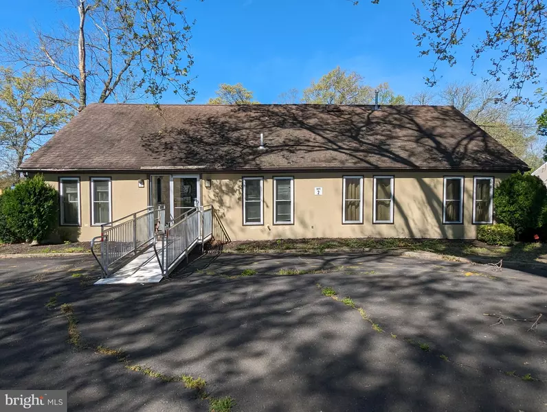 16 REEVES AVE, Hamilton, NJ 08610