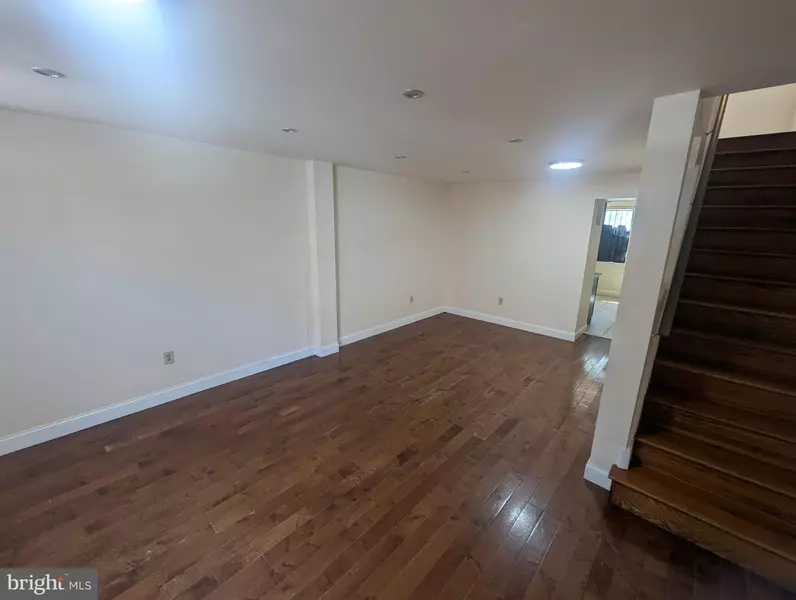 1624 W DIAMOND ST, Philadelphia, PA 19121