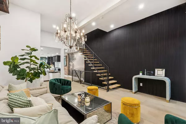 Philadelphia, PA 19130,2217 MOUNT VERNON ST