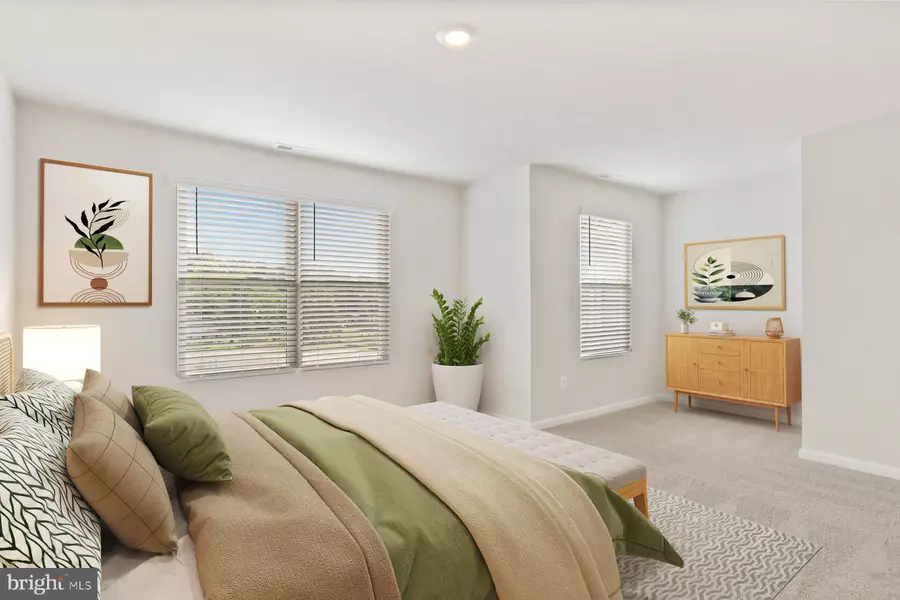 74 CRAMSFORD ST, Falling Waters, WV 25419