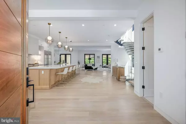 Bethesda, MD 20816,5129 WISSIOMING RD