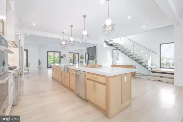 Bethesda, MD 20816,5129 WISSIOMING RD