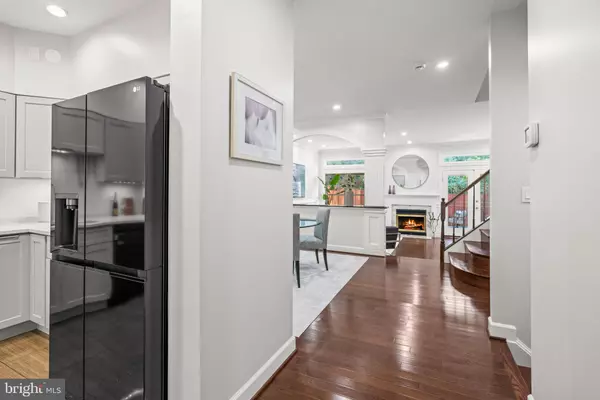 Potomac, MD 20854,7822 ORACLE PL